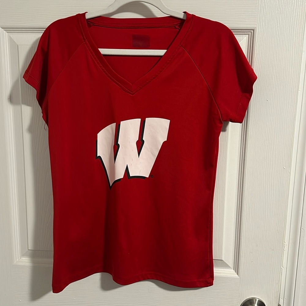 Wisconsin v-neck dry fit size M